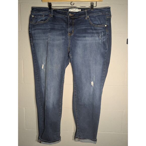 Torrid Womens Boyfriend Jeans Sz 24R Relaxed Fit Dark Wash Distressed cropped - Picture 1 of 7